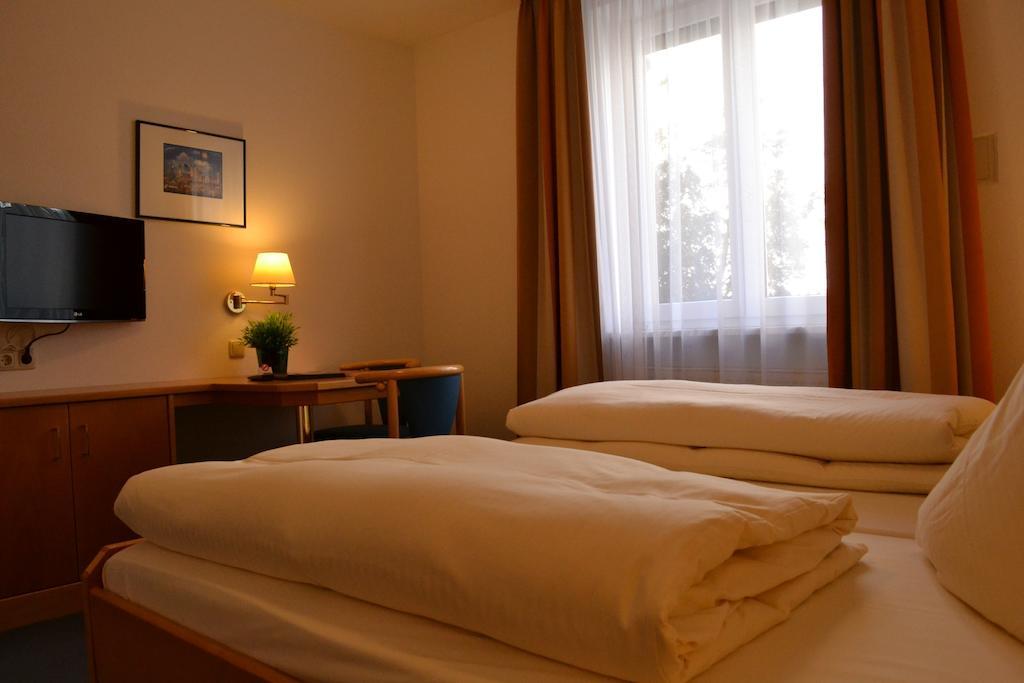 Hotel Am Ostpark Neubiberg Camera foto