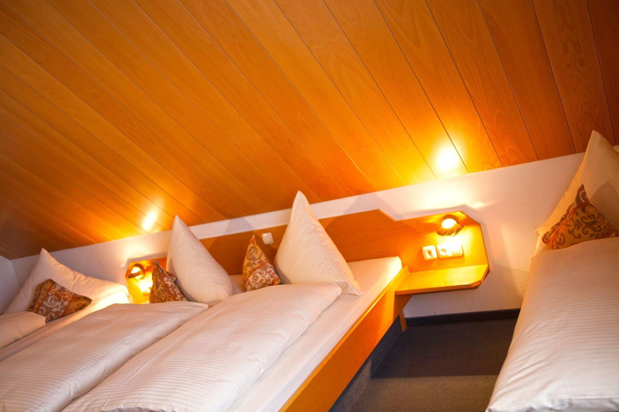 Hotel Am Ostpark Neubiberg Esterno foto