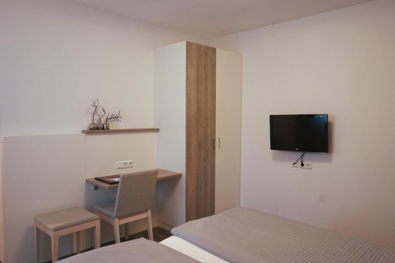 Hotel Am Ostpark Neubiberg Esterno foto